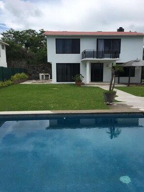 Pool - Lovely house with private garden and pool near Cuernavaca in Xochitepec Morelos (Xochitepec)