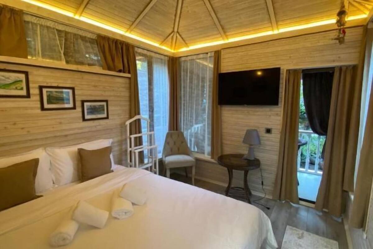 In-room safe, desk, blackout curtains, soundproofing