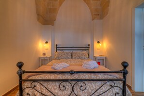 2 Schlafzimmer, Zimmersafe, Schreibtisch, Bügeleisen/Bügelbrett