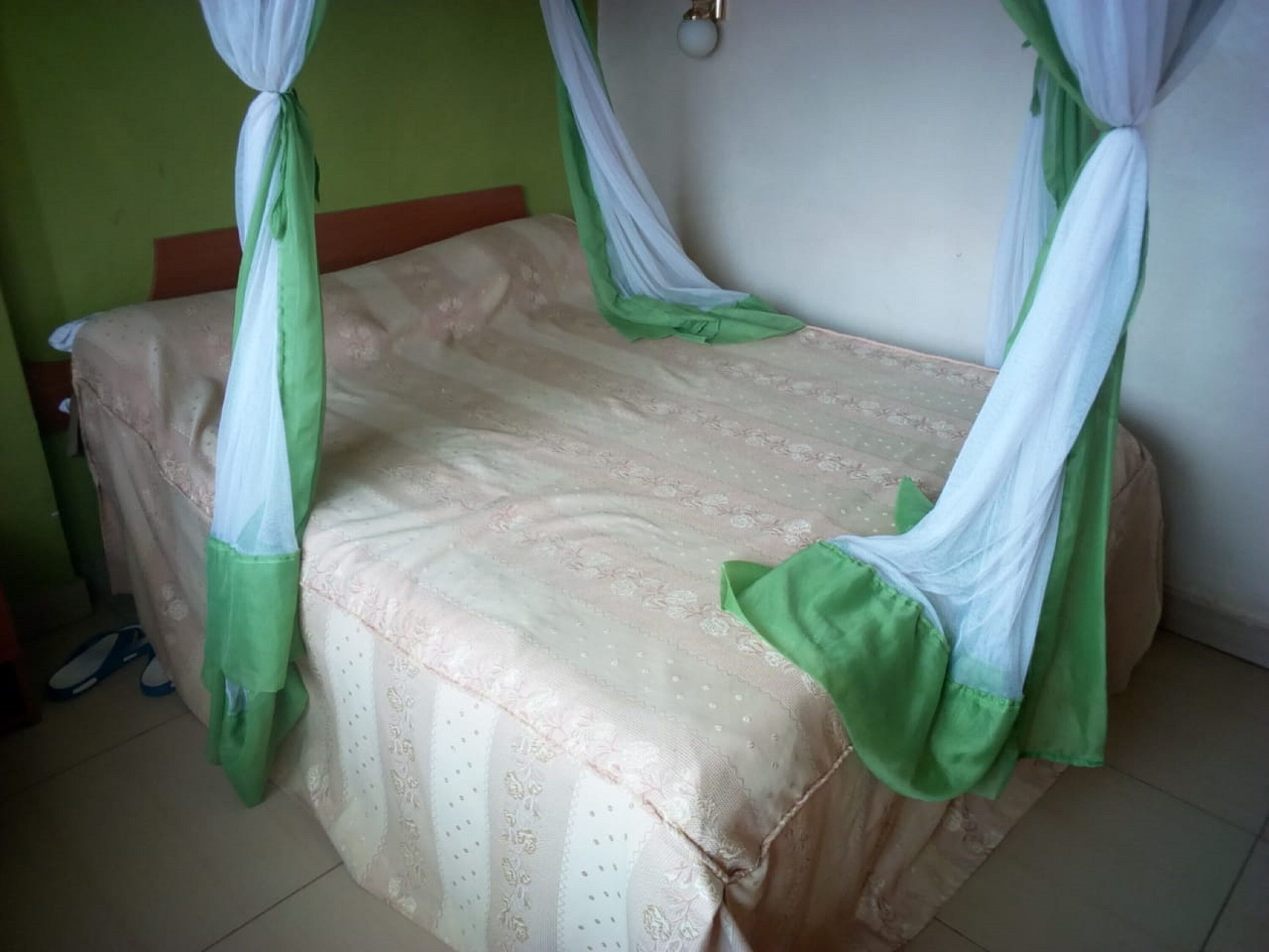 Memory foam beds, desk, laptop workspace, blackout drapes