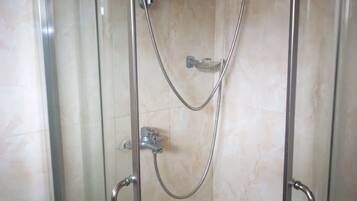 Chambre double | Douche de la salle de bain