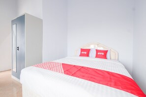 Standard Double Room | Desk, bed sheets