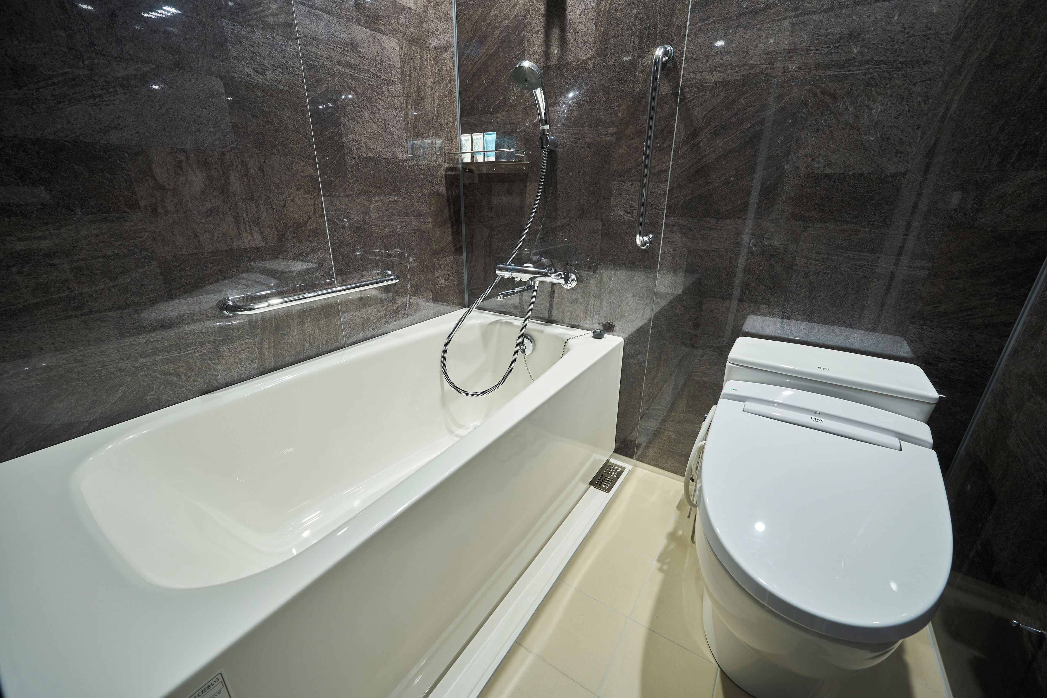 combined shower/bathtub, free toiletries, hair dryer, slippers