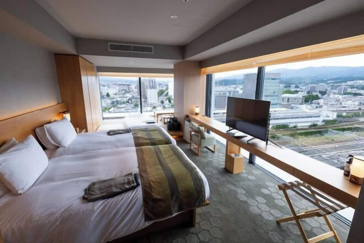 In-room safe, free WiFi, bed sheets