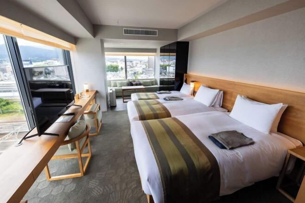 In-room safe, free WiFi, bed sheets
