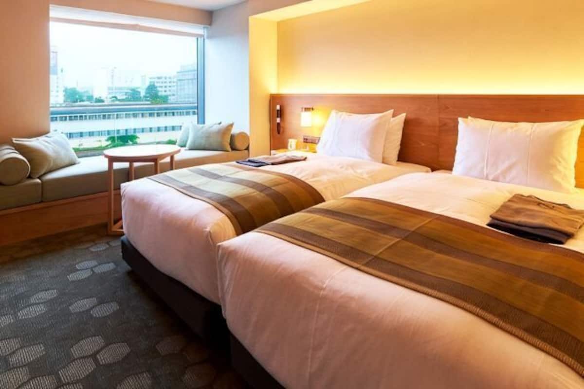 In-room safe, free WiFi, bed sheets