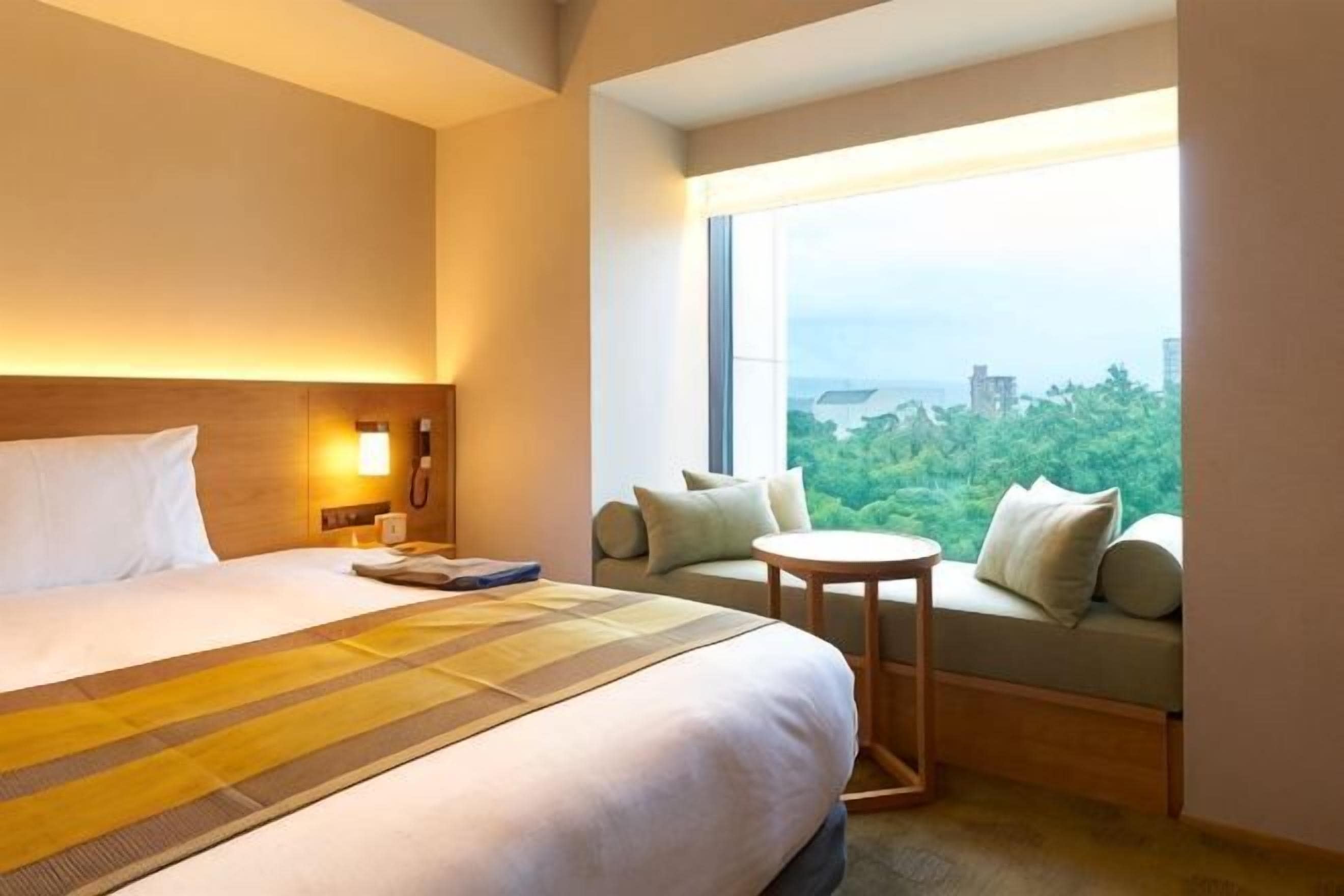 In-room safe, free WiFi, bed sheets