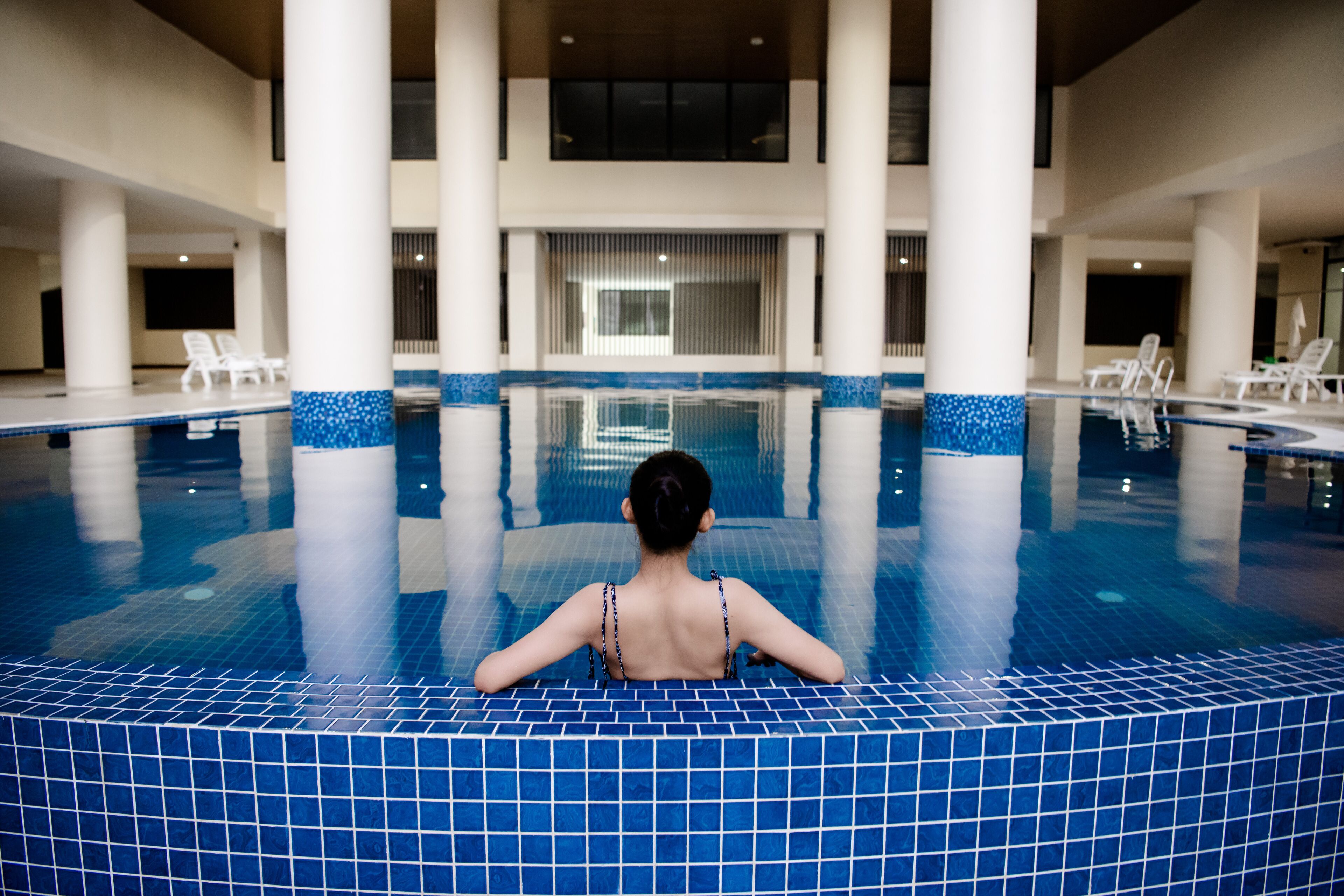 Piscina externa, funciona das 7h às 22h, espreguiçadeiras