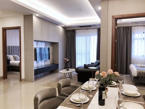 Suite familiale, vue sur la ville | Salle à manger
