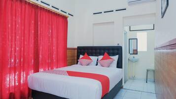 Standard Double Room | Free WiFi, bed sheets