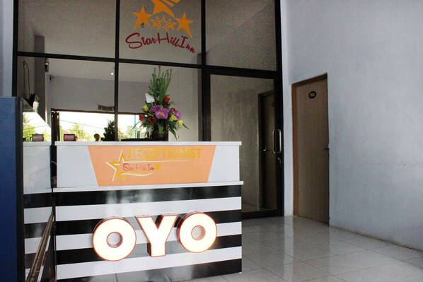 Reception - OYO 2044 Star Hill Inn Syariah (Tebing Tinggi)