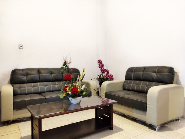 Coin salon dans le hall