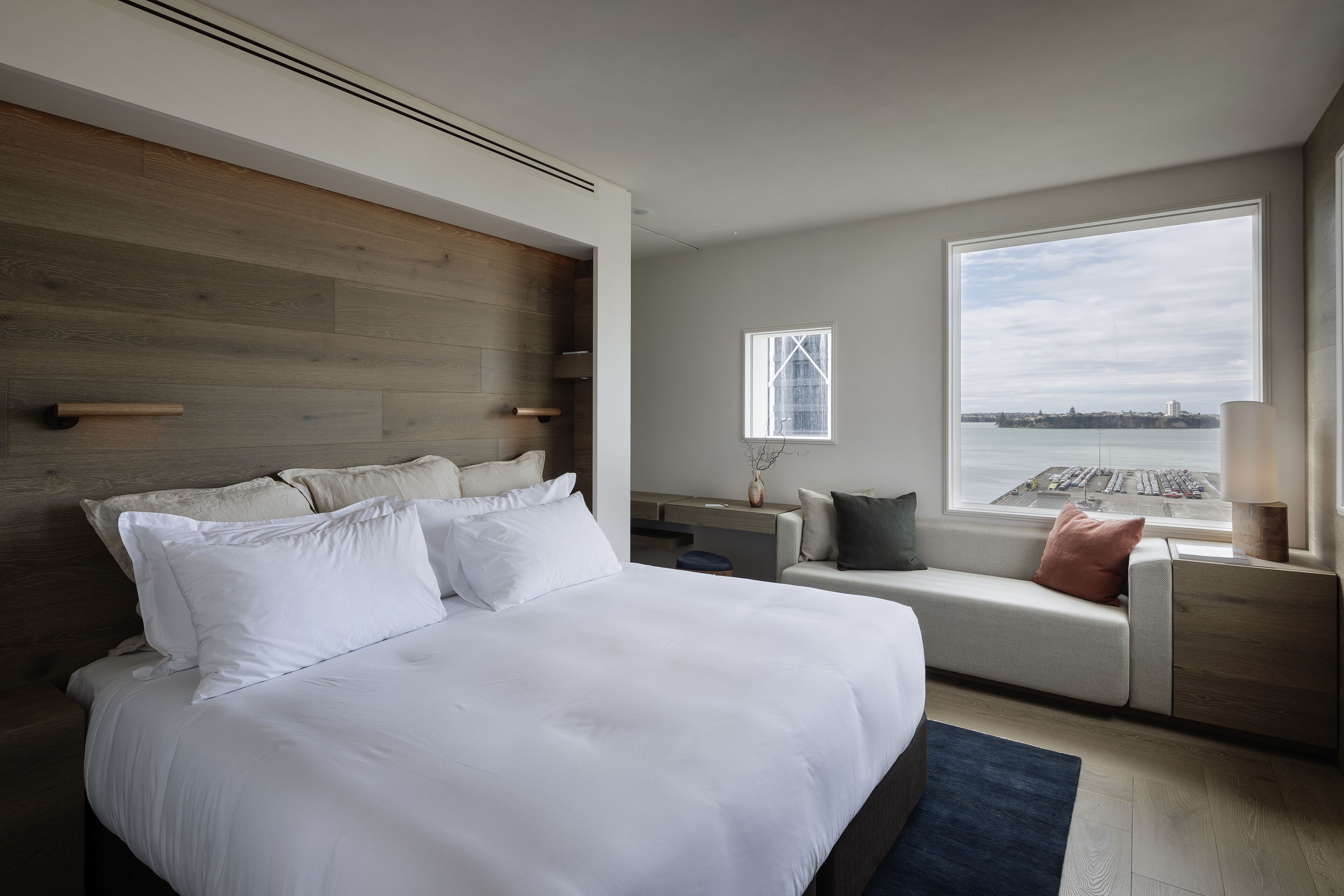 Ropa de cama de alta calidad y minibar 