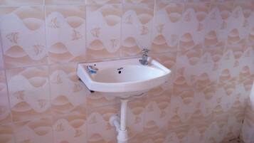 Double Room | Bathroom sink