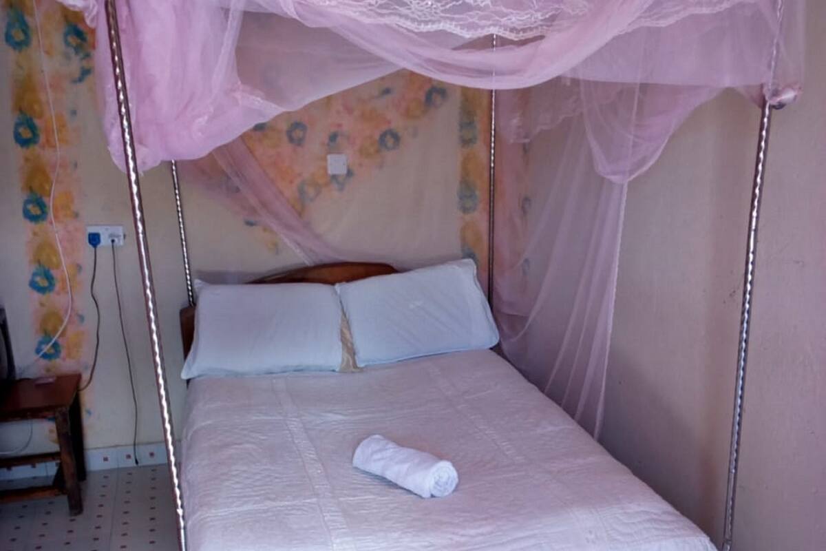 Double Room | WiFi (free), bed sheets