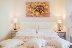 Studio, Garden View | Individually decorated, individually furnished, iron/ironing board