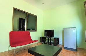 Standard Double Room | Television - Chalong Stay Well by Palai Seafood (Chalong)
