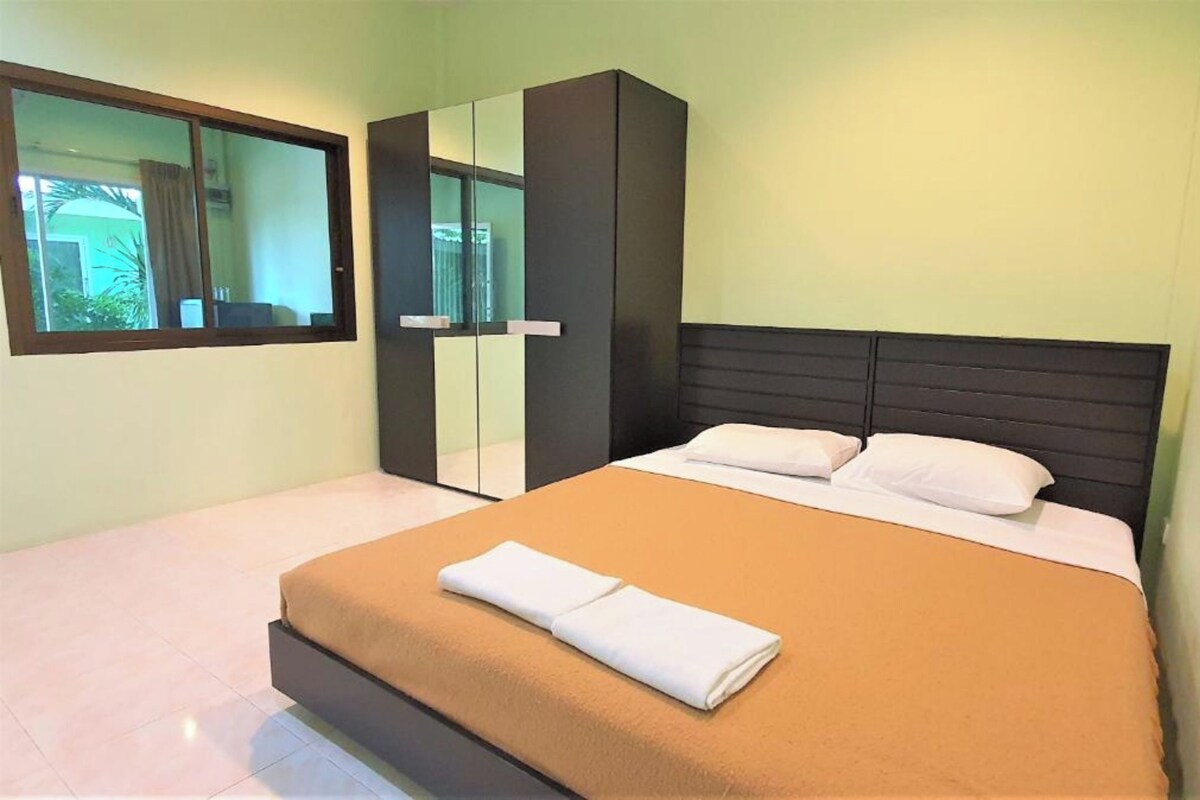 ตู้นิรภัยในห้องพัก, โต๊ะทำงาน, Wi-Fi ฟรี, ผ้าปูที่นอน