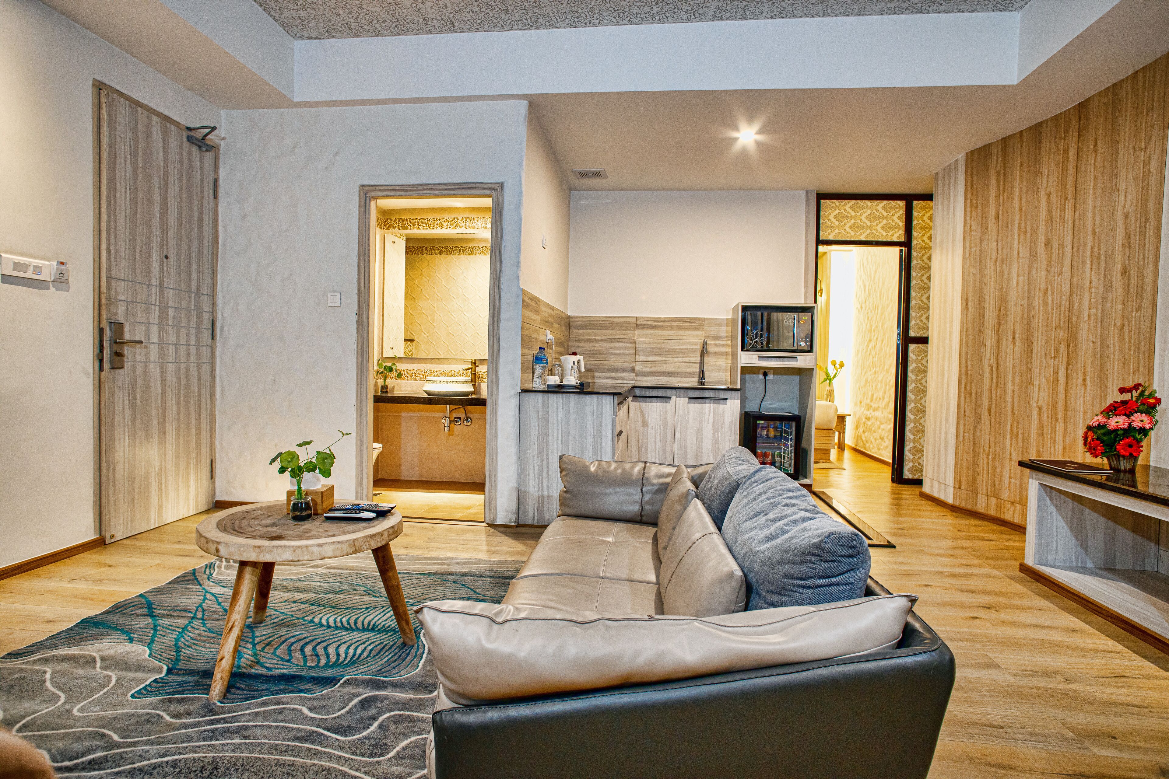 executive room | living room | 32-inch led tv with cable channels, tv