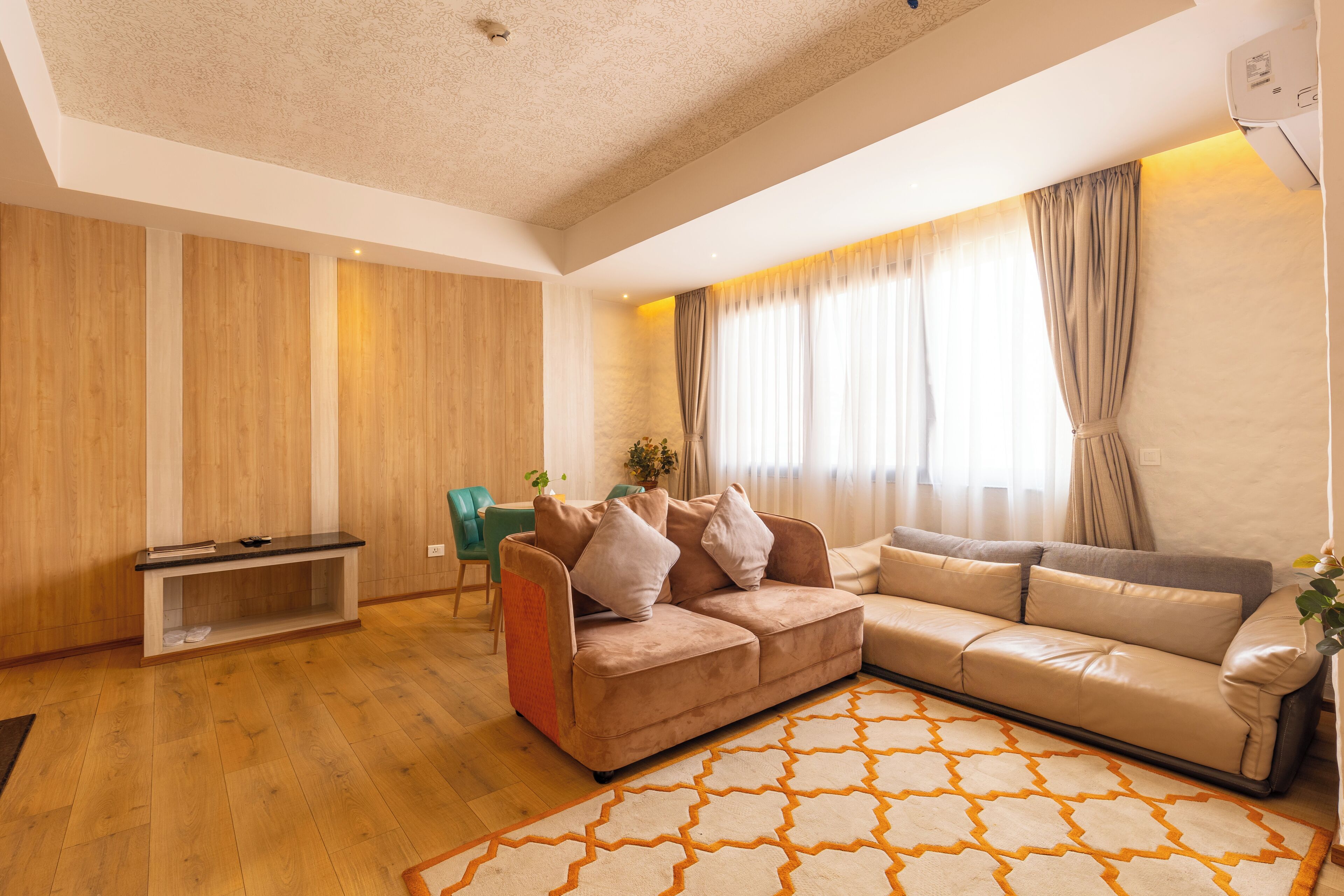 executive room | living area | 32-inch led tv with cable channels, tv