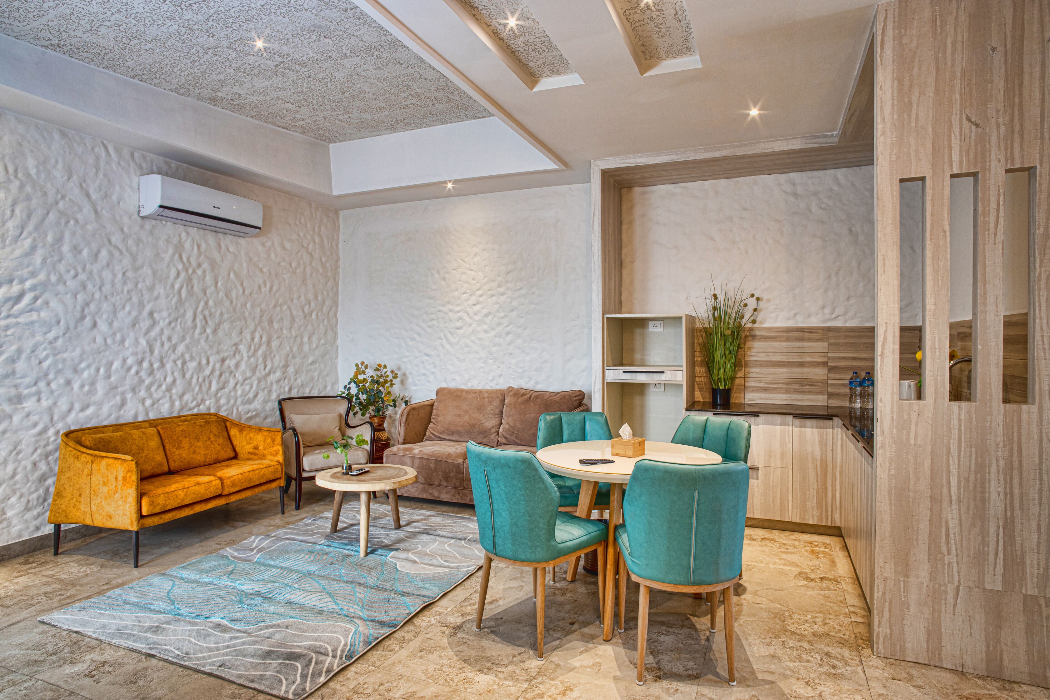 Penthouse | Living area | 32-inch LED TV with cable channels, TV