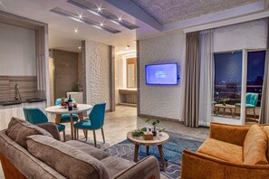 ペントハウス | リビングルーム | 32 インチのLED テレビ (ケーブル放送視聴可)、テレビ