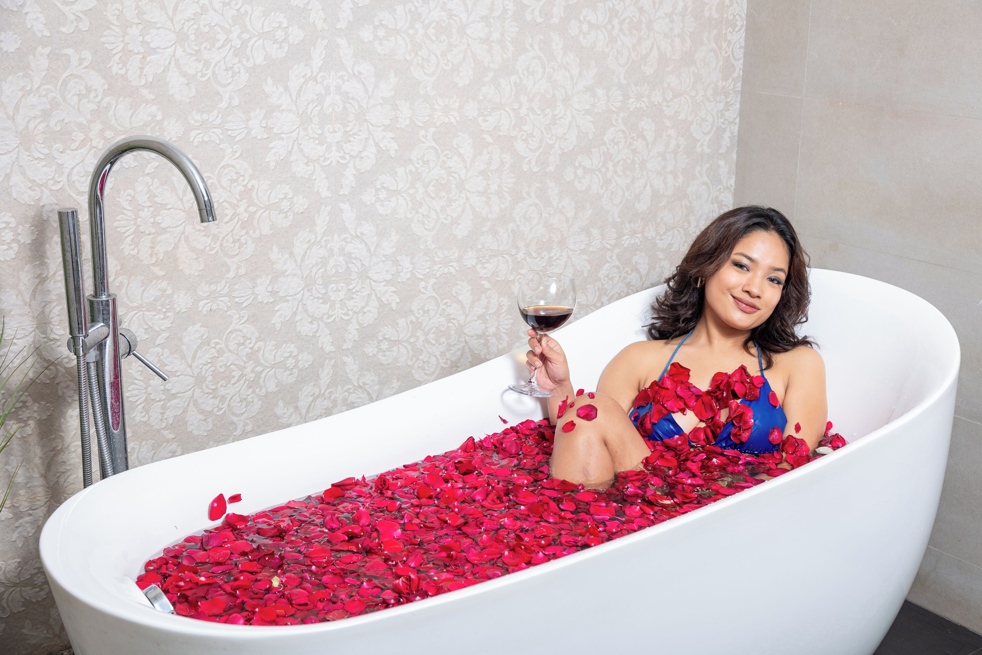 penthouse | bathroom | shower, hydromassage showerhead, free toiletries, hair dryer