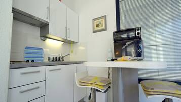 Studio | Eigene Küche | Kühlschrank, Herdplatte, Wasserkocher mit Kaffee-/Teezubehör
