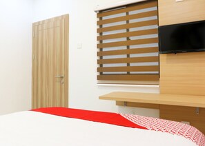 Standard Double Room - Hotel O Monalisa Residence And Cafe (Padang)