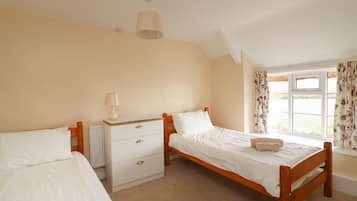 Cottage | 2 bedrooms, individually decorated, individually furnished, free WiFi