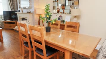 Cottage | Dining