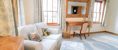 Cottage | 4 bedrooms, individually decorated, individually furnished, free WiFi