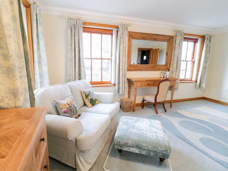 Cottage | 4 bedrooms, individually decorated, individually furnished, free WiFi