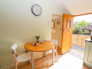 Cottage | Private kitchen | Fridge, microwave, stovetop, dishwasher