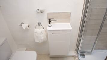 Cottage | Bathroom | Shower