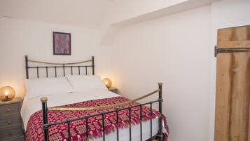 Cottage | 2 bedrooms, individually decorated, individually furnished, free WiFi