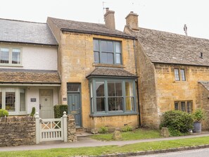 Interior - The Cottage at Broadway (Broadway)