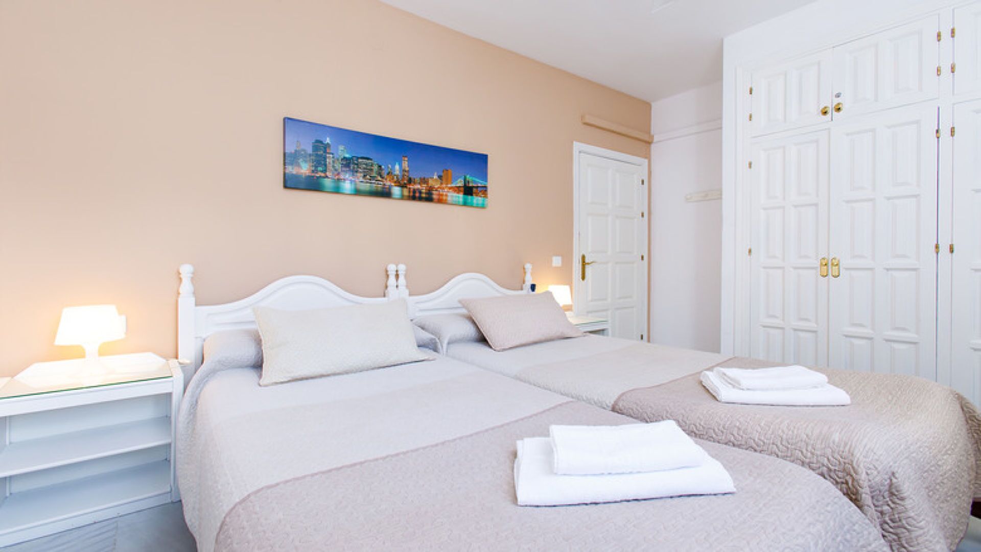 2 slaapkamers, een strijkplank/strijkijzer, wifi