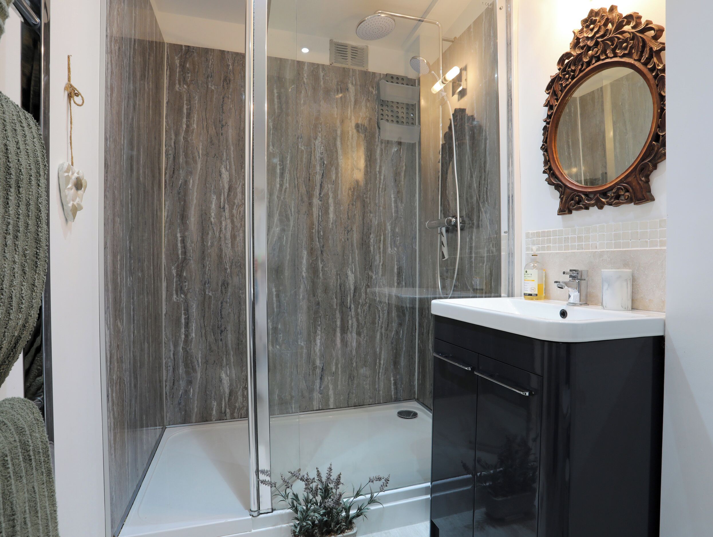 Cottage | Bathroom | Shower