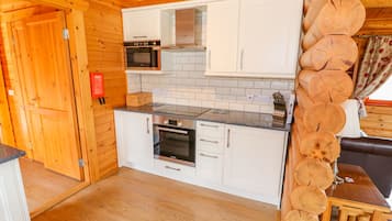 Feriehus | Privat køkken | Køleskab, mikrobølgeovn, kogeplade, opvaskemaskine