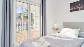 1 dormitorio, tabla de planchar con plancha, wifi