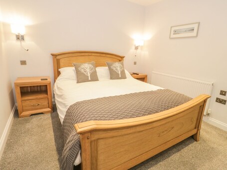 Riverside Cottage - Image 13