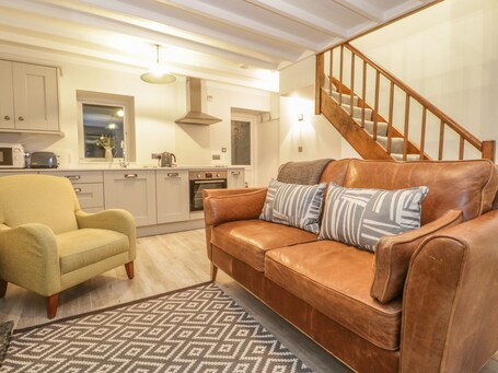 Riverside Cottage - Image 3
