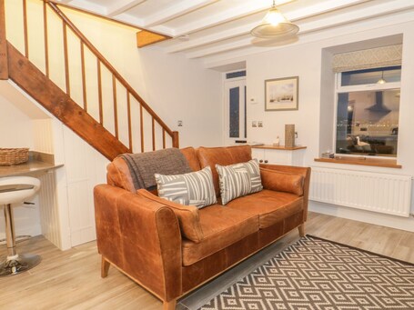 Riverside Cottage - Image 9