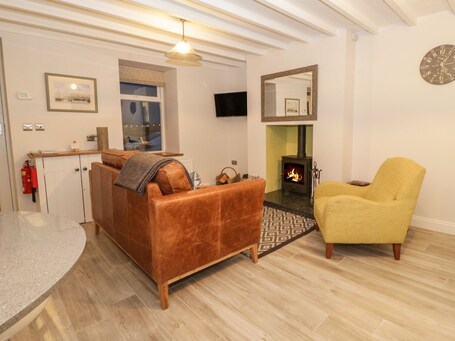 Riverside Cottage - Image 15