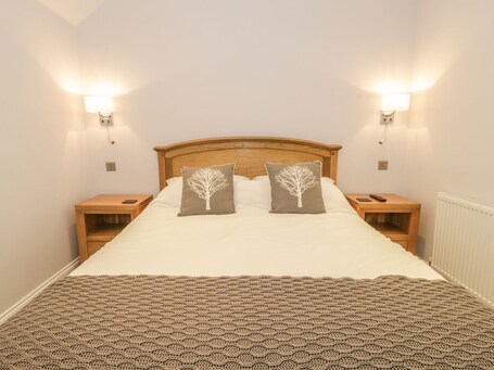 Riverside Cottage - Image 14