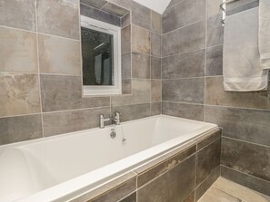 Cottage | Bathroom | Shower