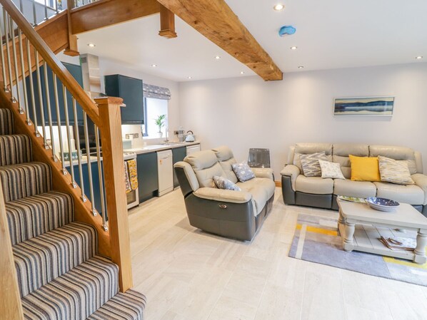 Cottage | Living room | TV - 7evern @ Porth Farm (Caersws)