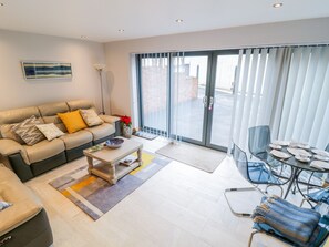 Cottage | Living room | TV - 7evern @ Porth Farm (Caersws)