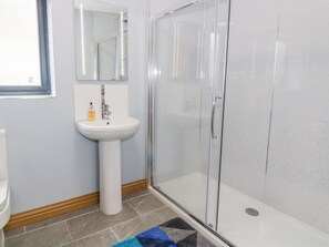 Cottage | Bathroom | Shower - 7evern @ Porth Farm (Caersws)